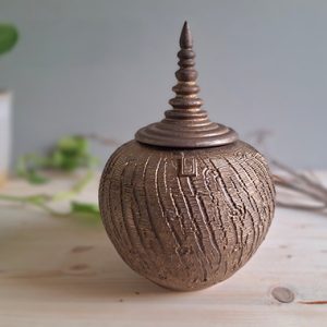 Pagoda Pot - Bronze