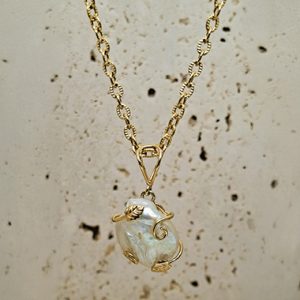 Leaf Design Necklace with Baroque Pearl