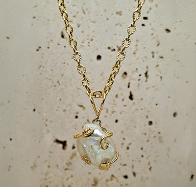 Leaf Design Necklace with Baroque Pearl